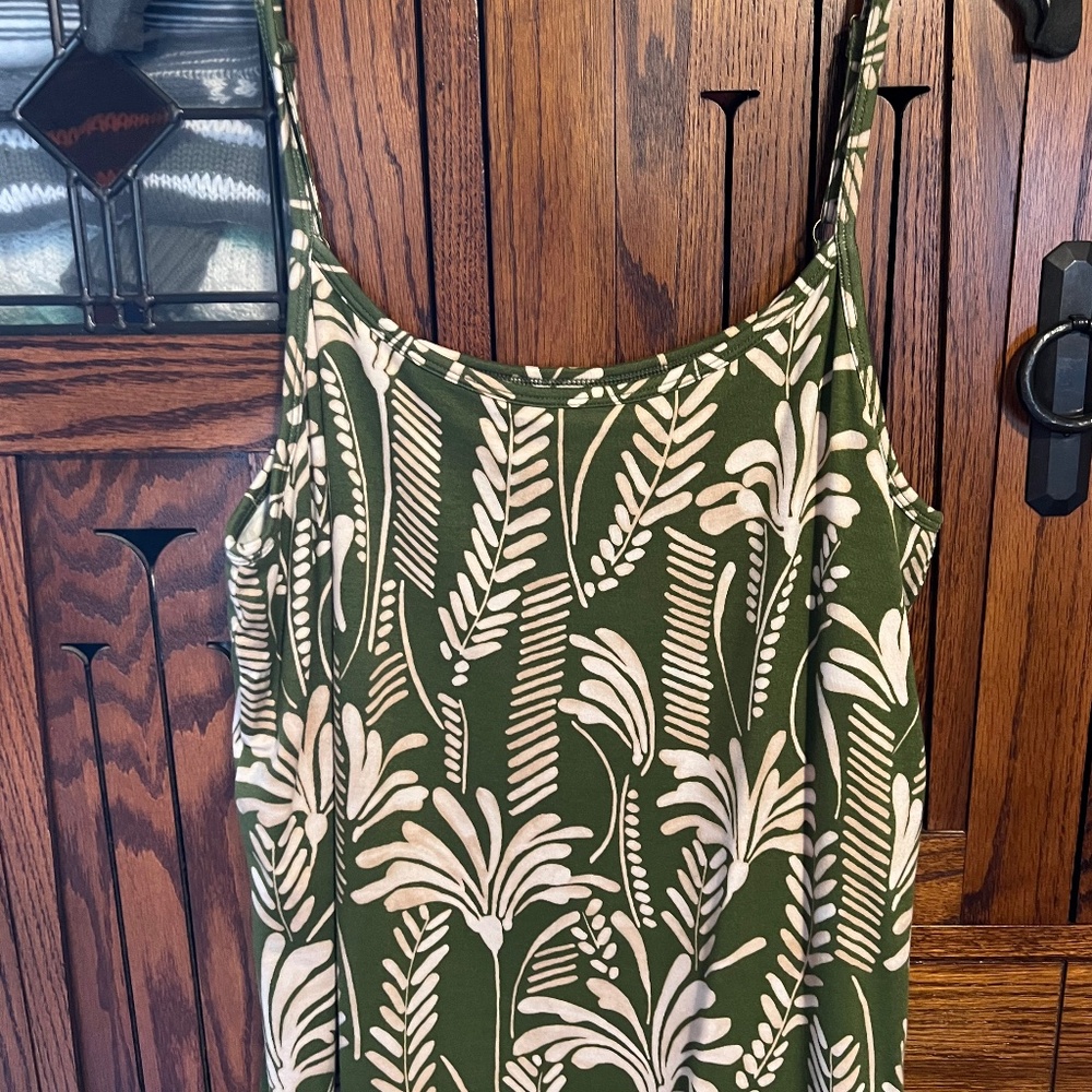 Cabi Balcony Cami green and white floral tank, med, Spring 2023